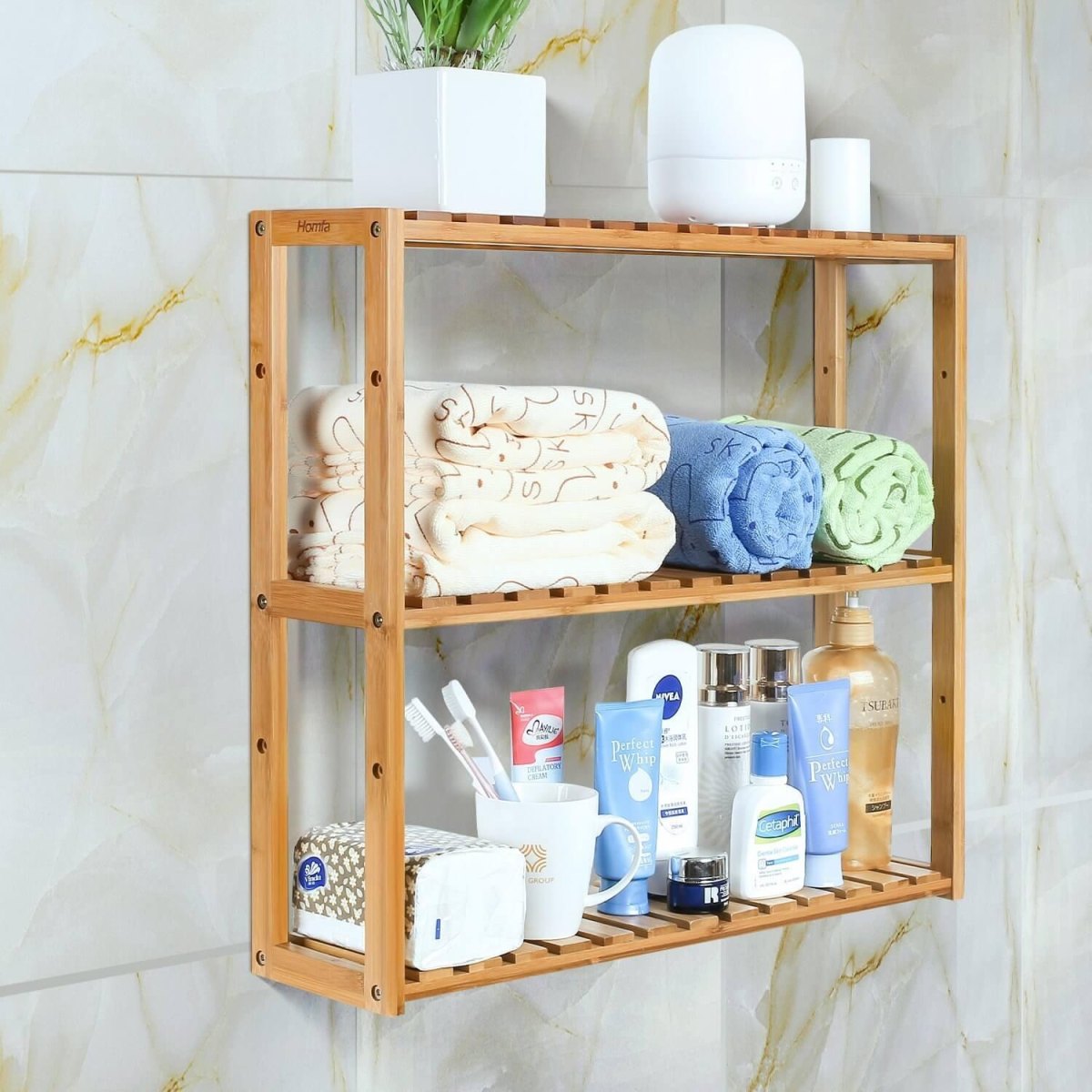 Badezimmer Regal mit Handtüchern