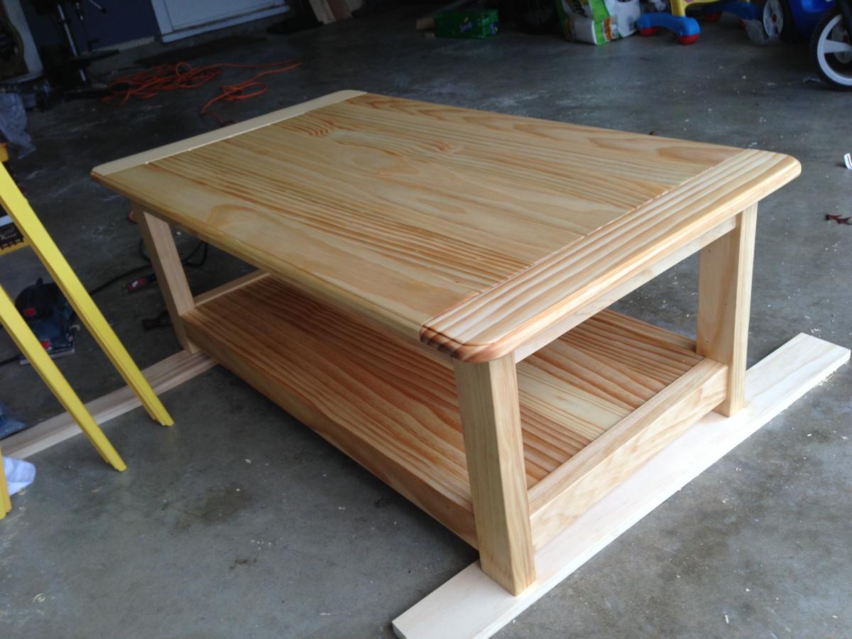 Holz Couchtisch mit Ablageboden