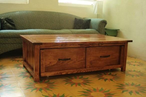 Holz Couchtisch mit Schubladen Stauraum