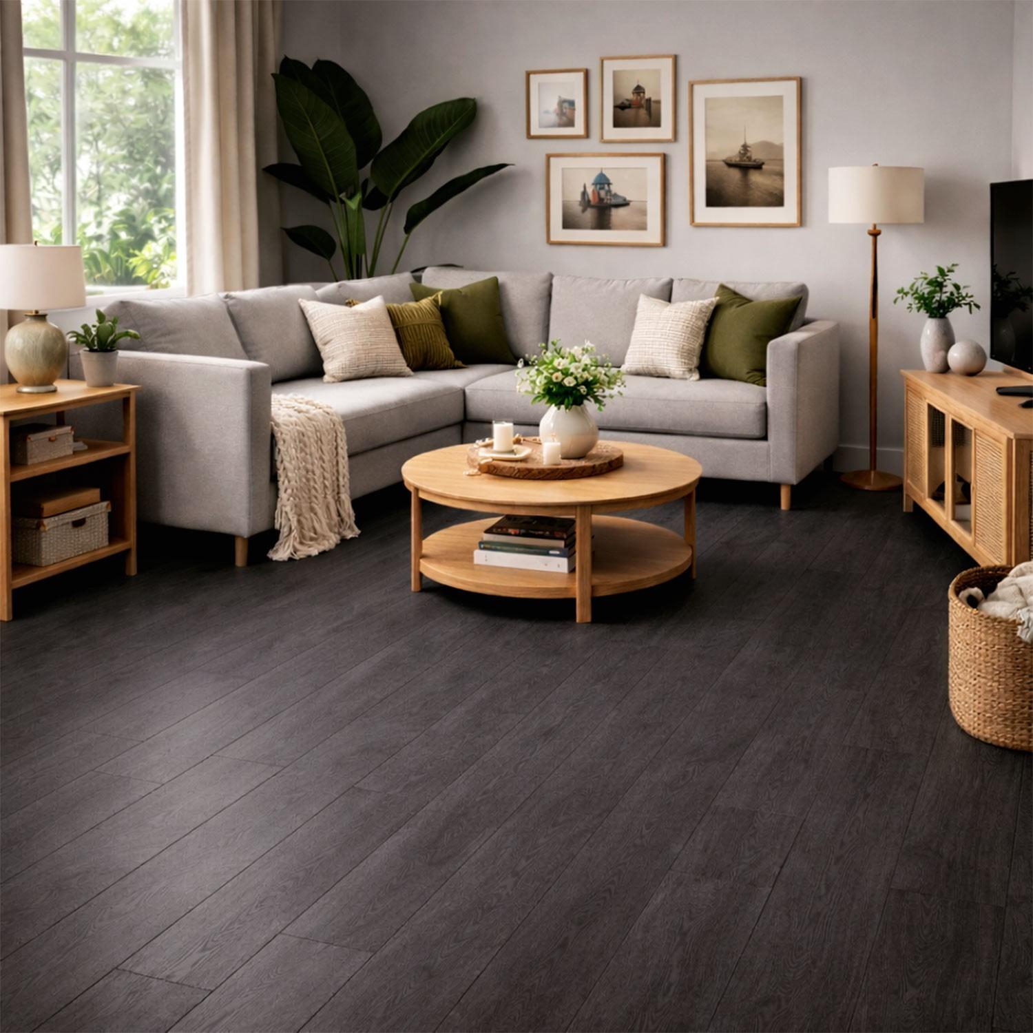 Dunkler Laminatboden mit eleganter Einrichtung