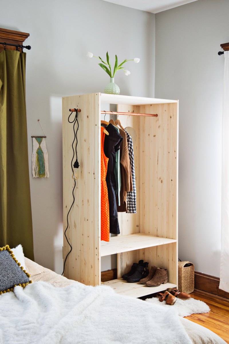 Kleiderschrank aus Holz