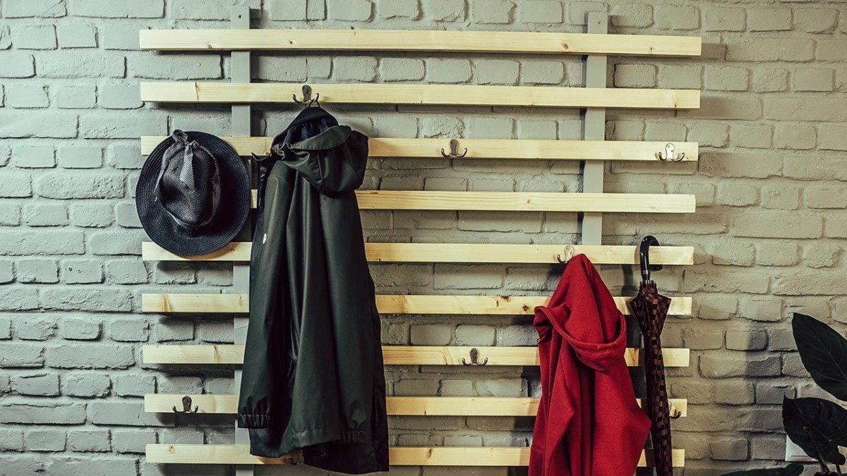 Garderobe aus Holzleisten