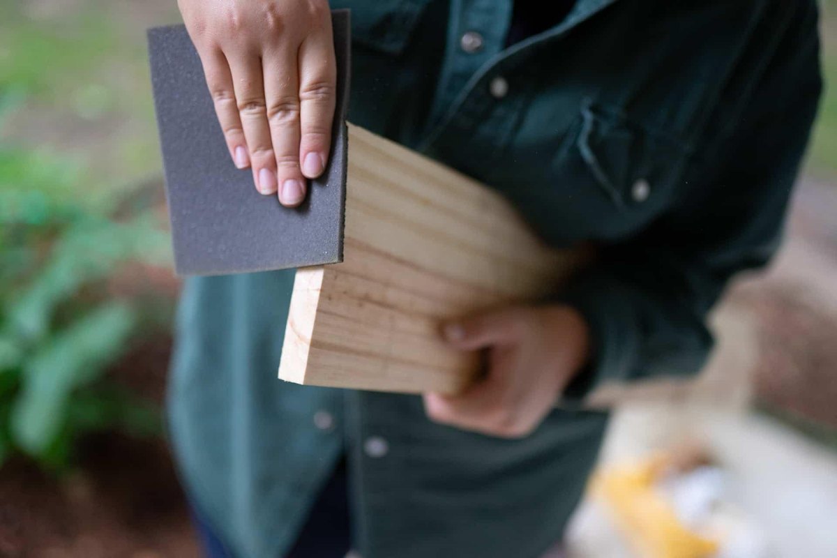 Holzplatten für Rohrregal zuschneiden