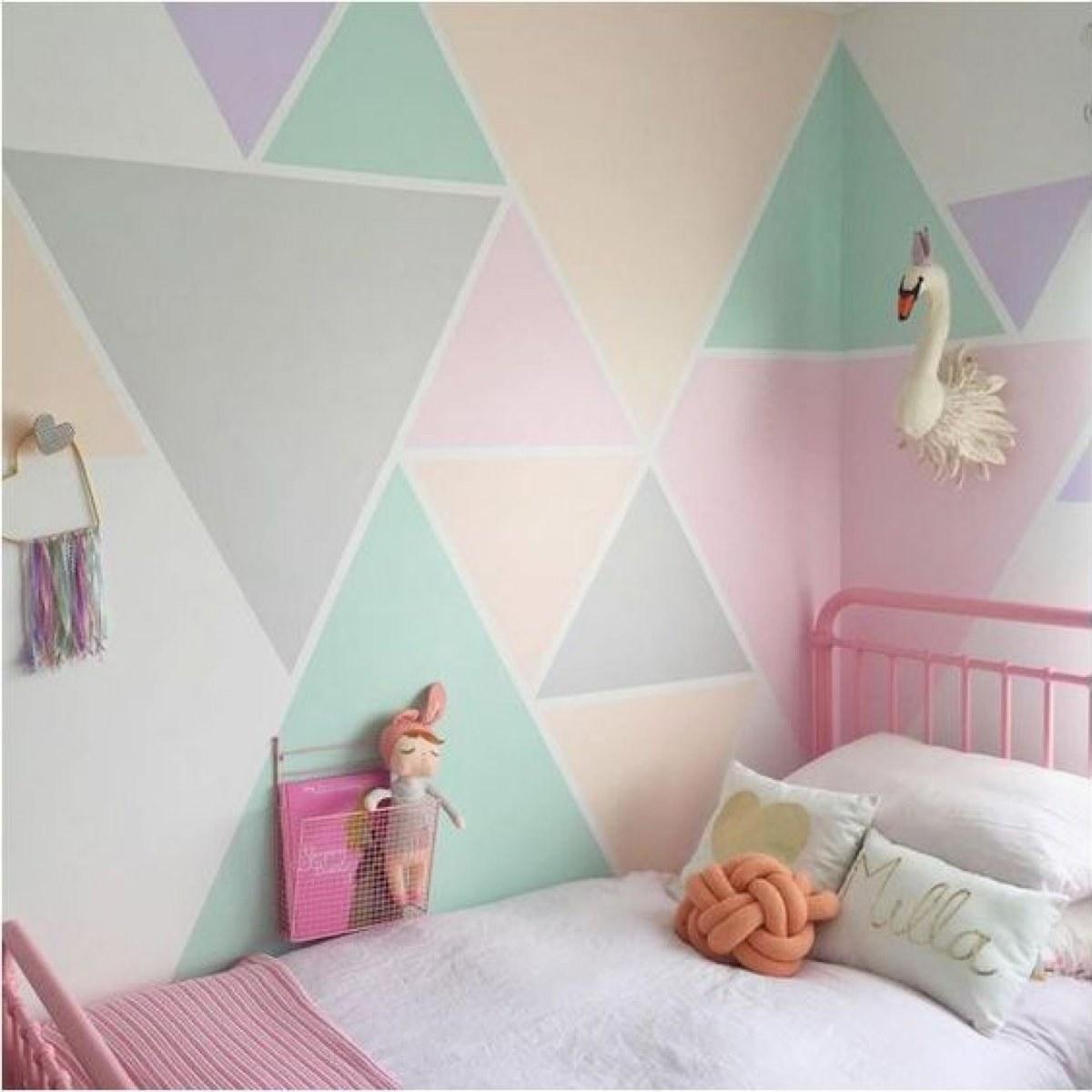 Verspielte Kinderzimmer Wand
