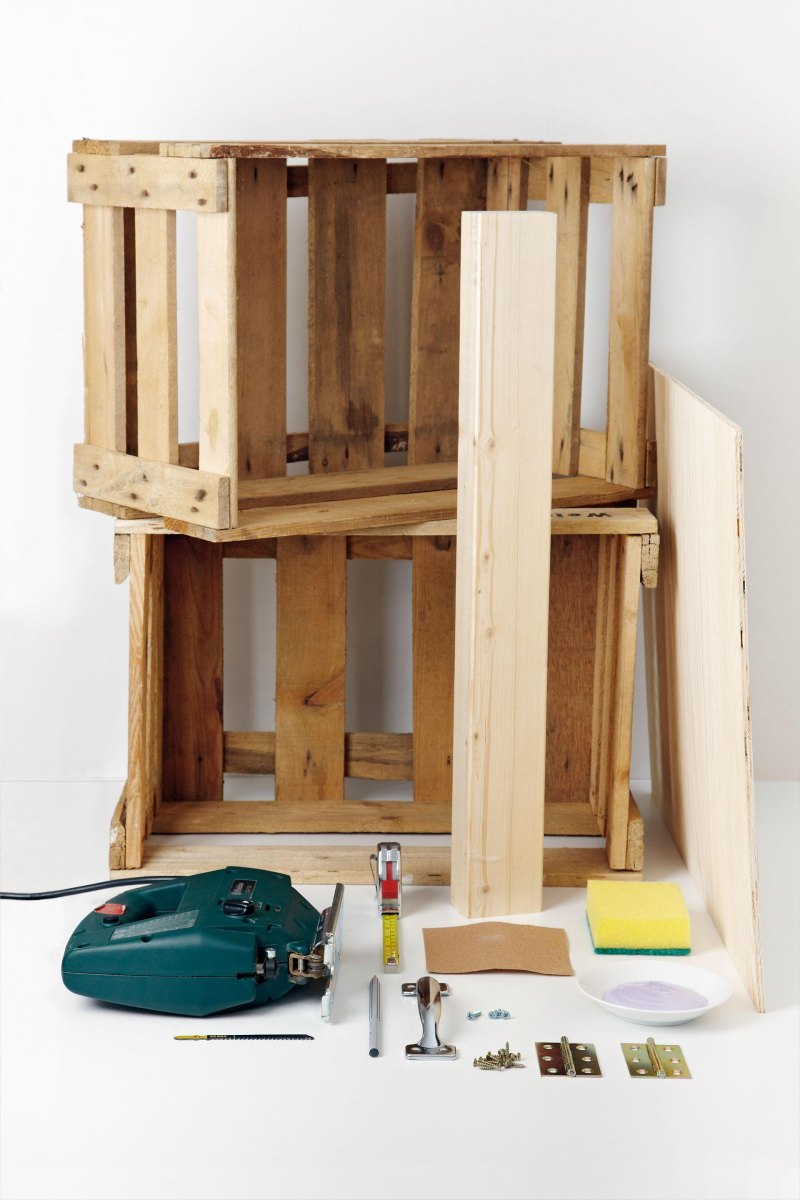 DIY Wandregal mit Kisten bauen leicht gemacht