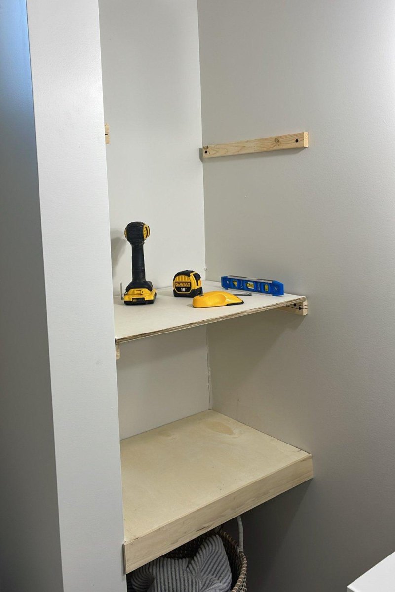 DIY Regal für Badezimmer bauen mit Holz Anleitung