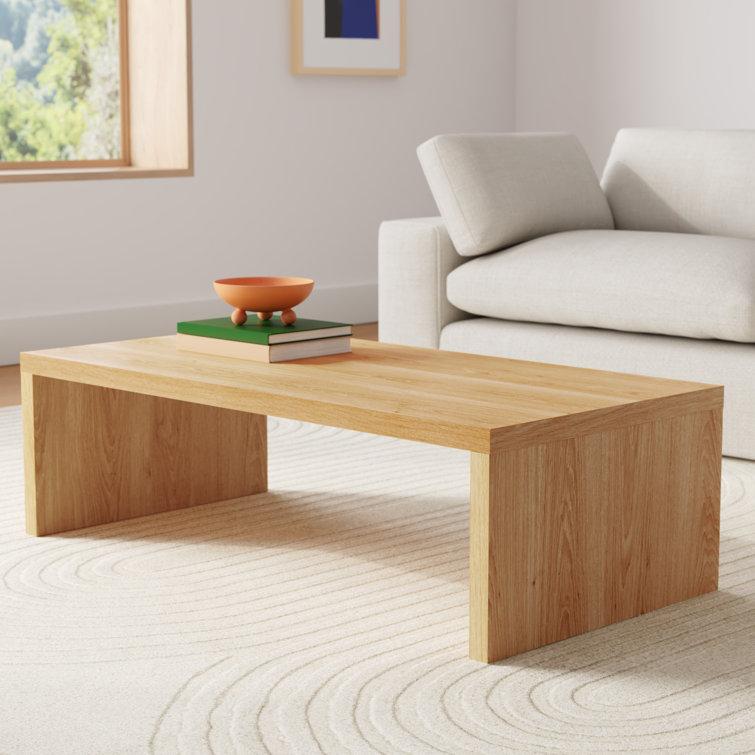 Minimalistischer Holz Couchtisch klare Linien