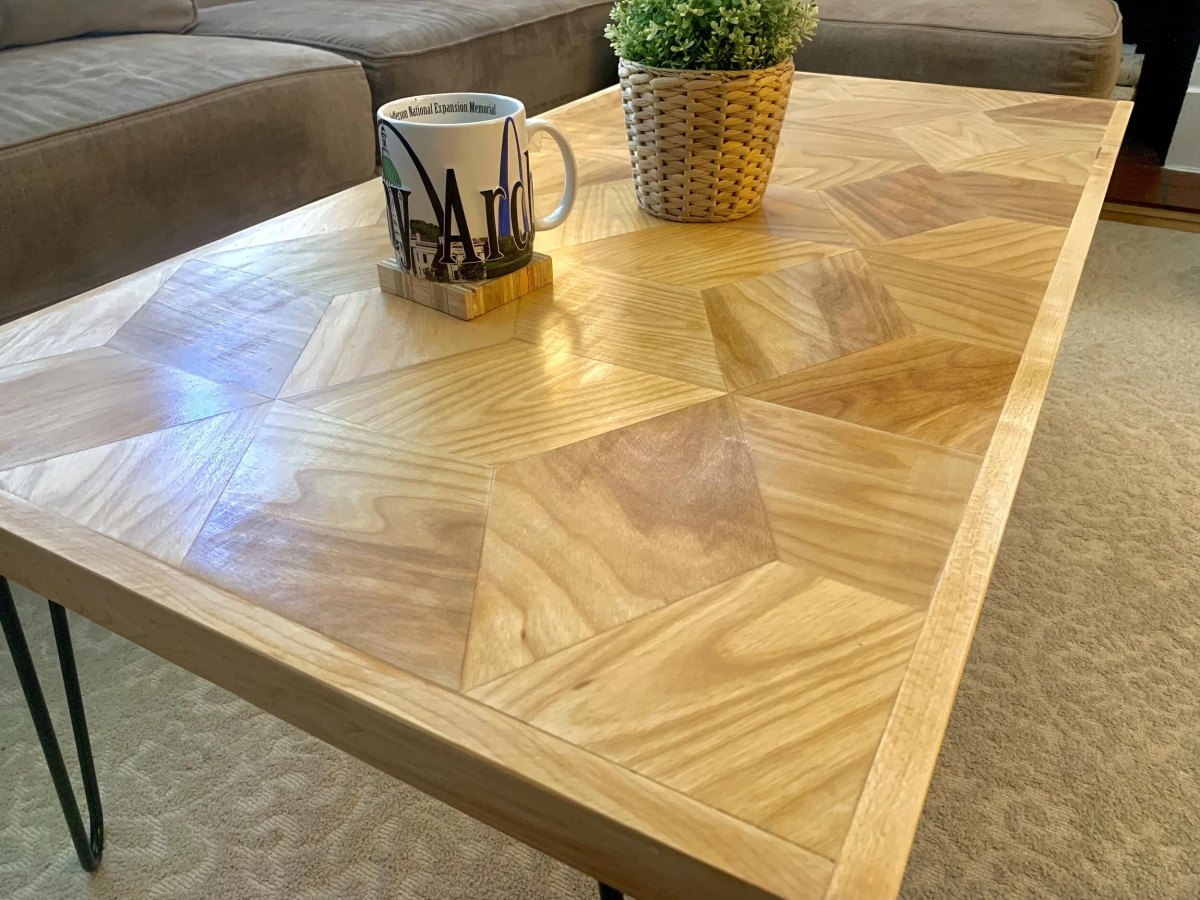 Geometrischer moderner Holz Couchtisch