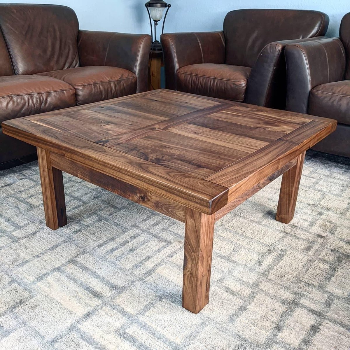 Quadratischer Massivholz Couchtisch