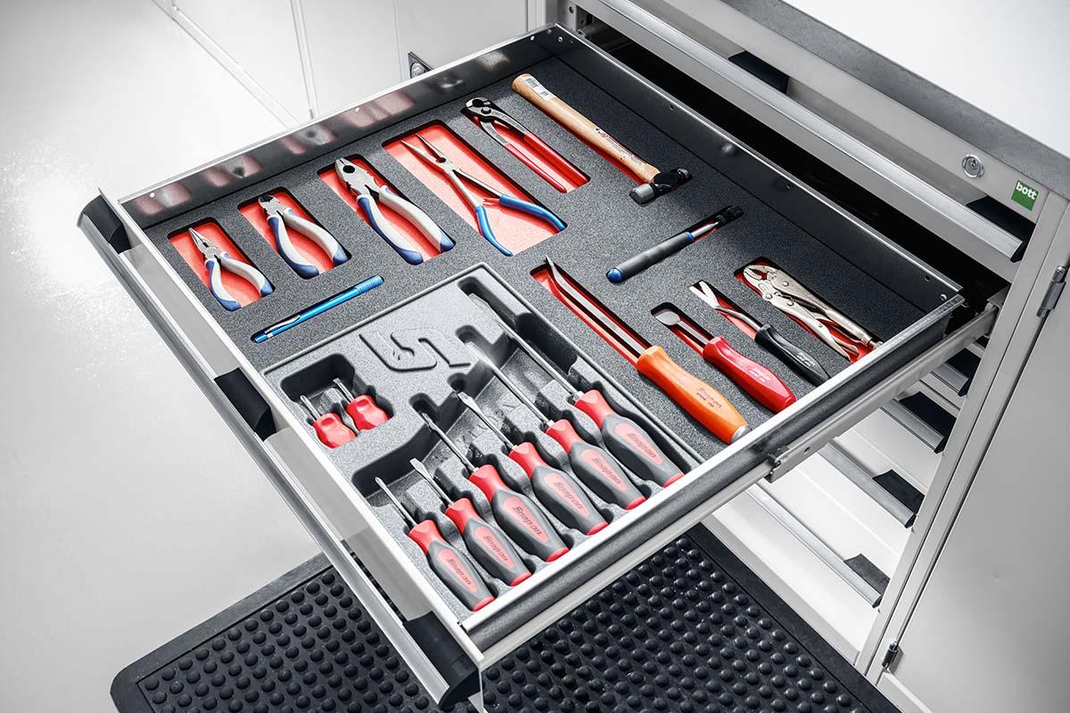 Werkzeugschublade mit Schaumstoff