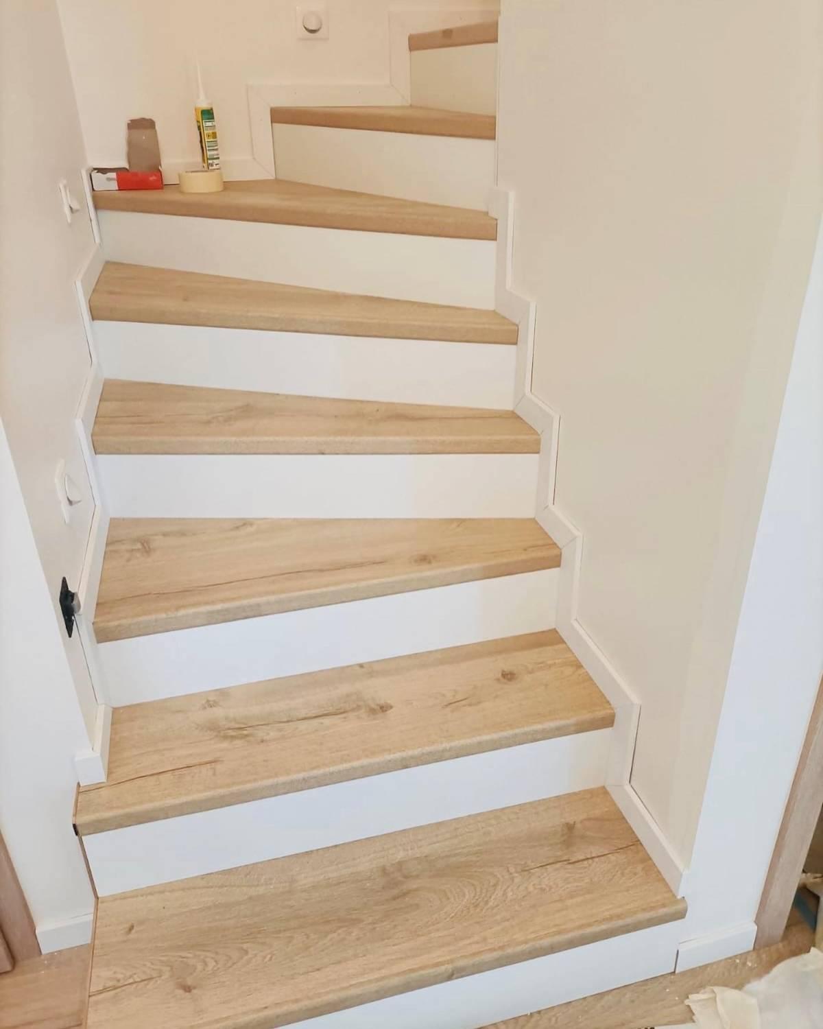 Setzstufen mit Laminat verkleiden
